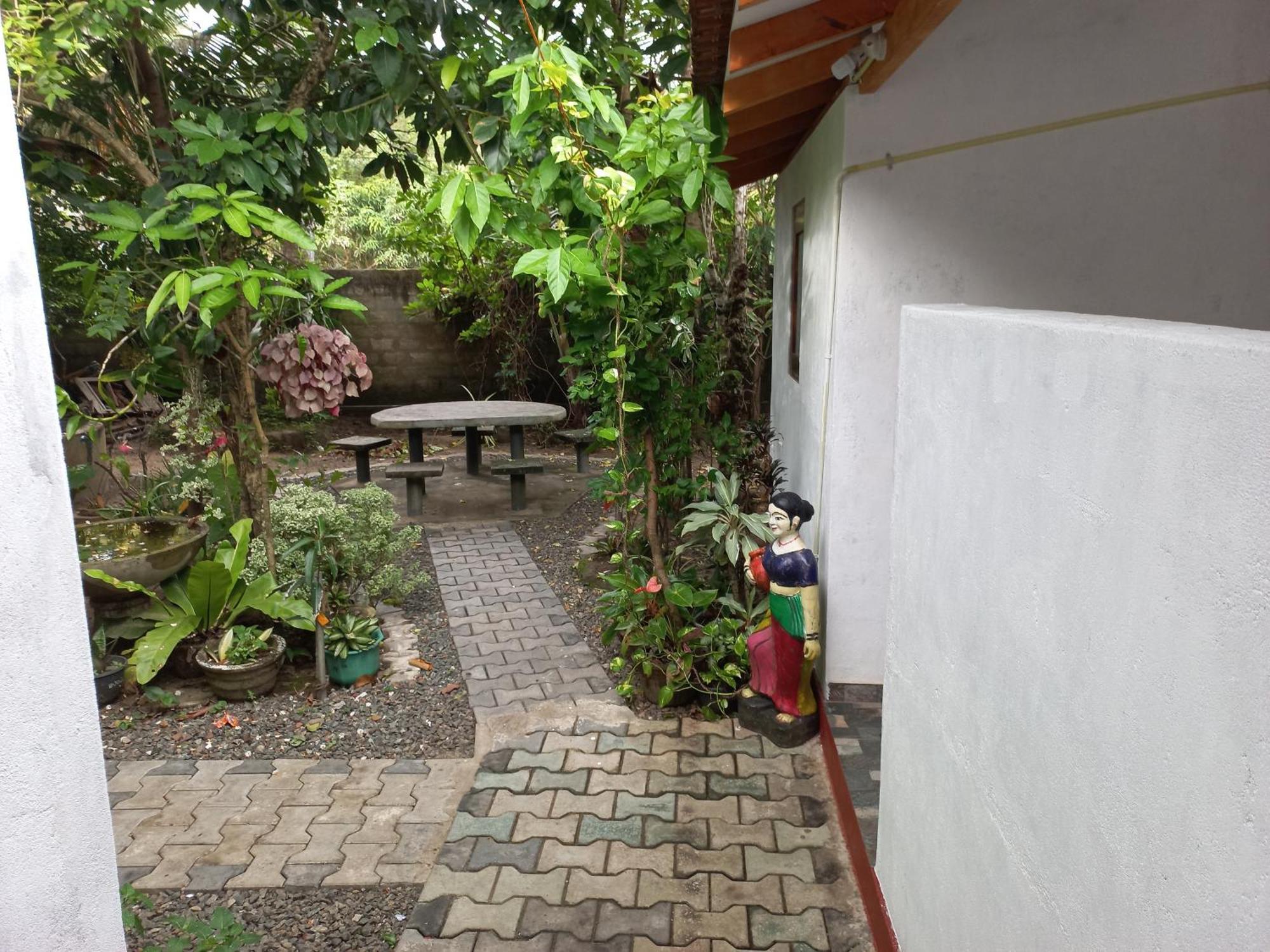 Mango Villa 703 Hikkaduwa Exterior photo